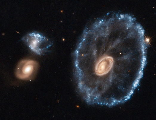 环状星系例子：玉夫座的车轮星系<br> 图片鸣谢：ESA/Hubble & NASA